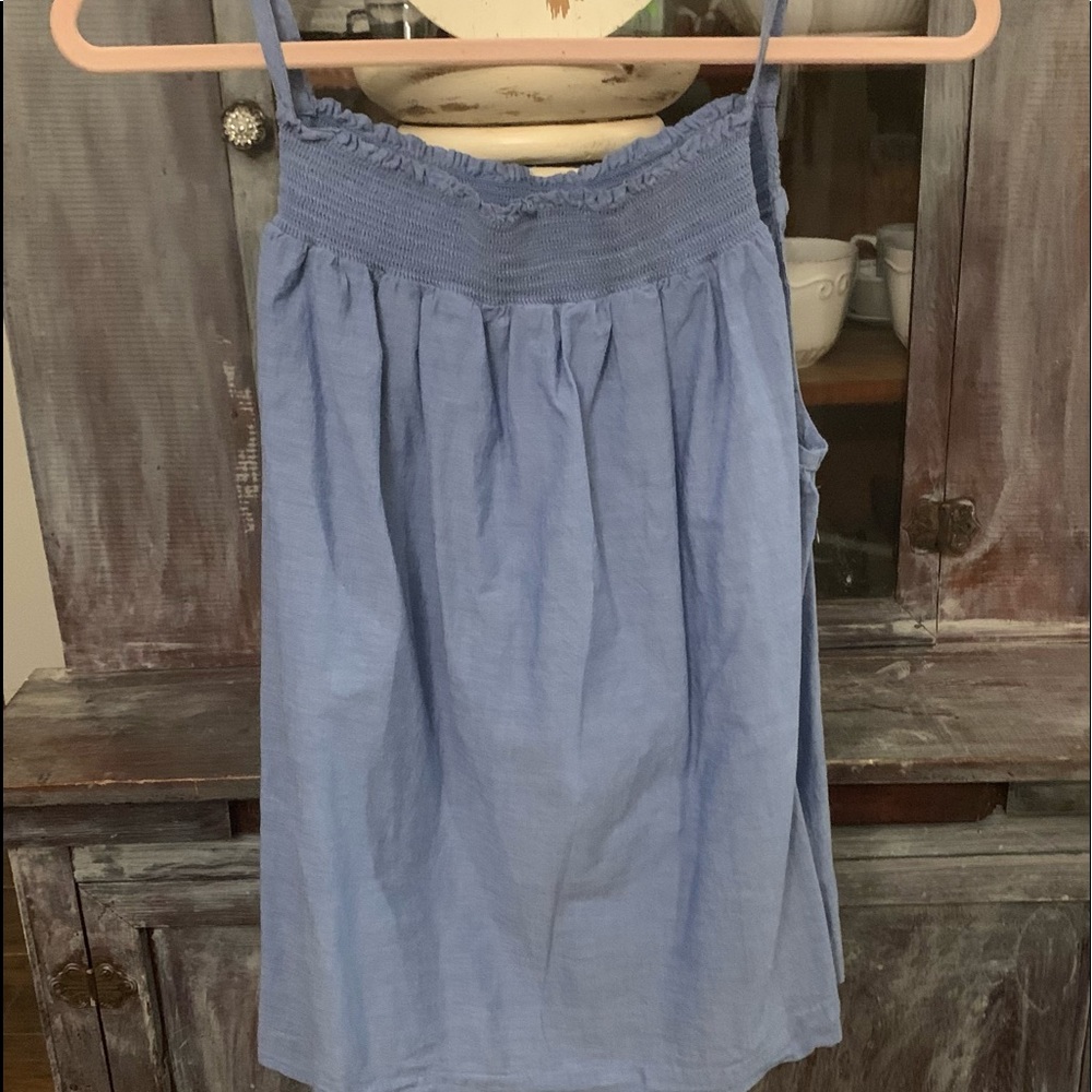 Old Navy Smocked Chambray Tank Top L NWOT - Picture 3 of 4